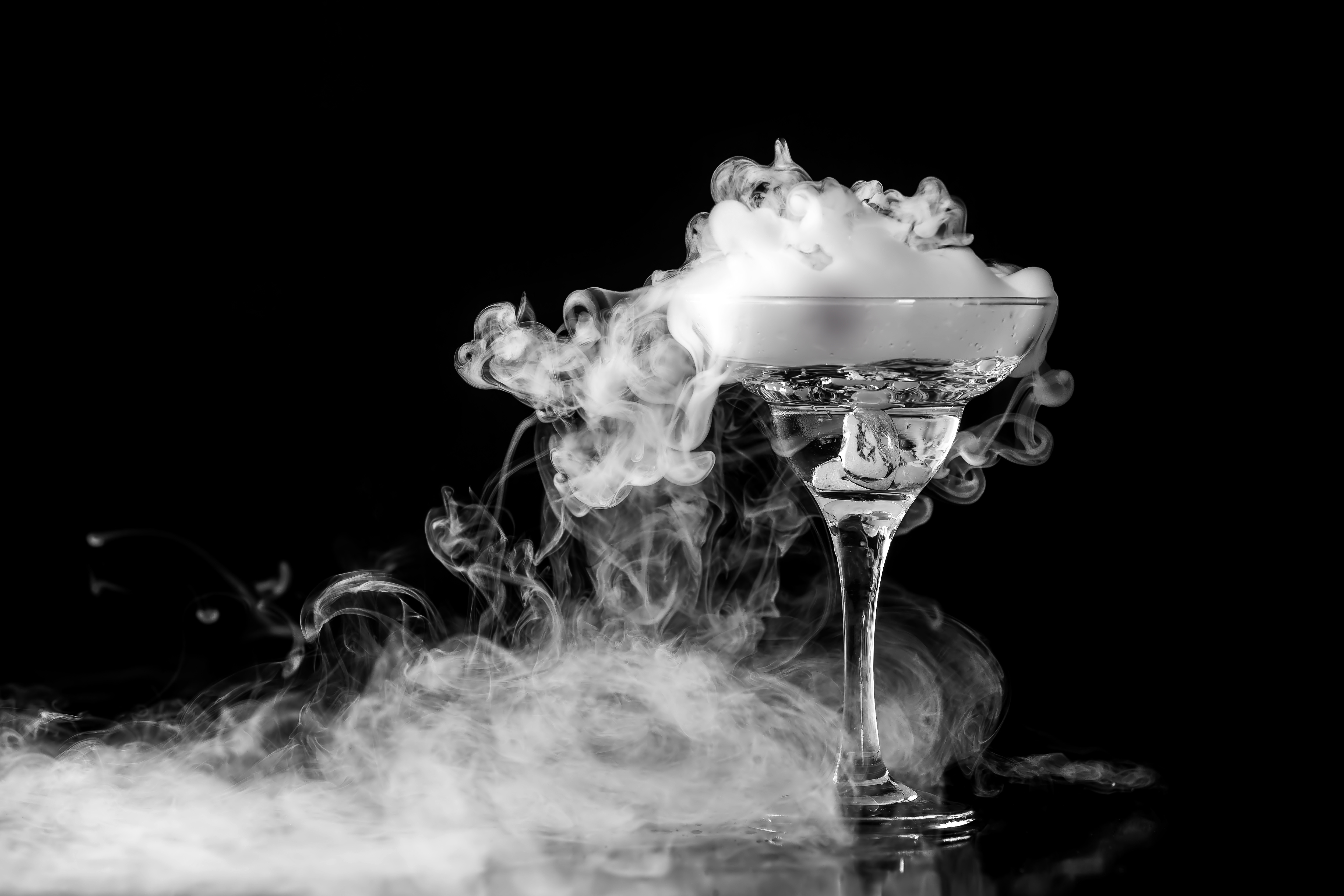 Getränke mit Trockeneis für Nebeleffekt-Cocktails & Event-Gastronomie